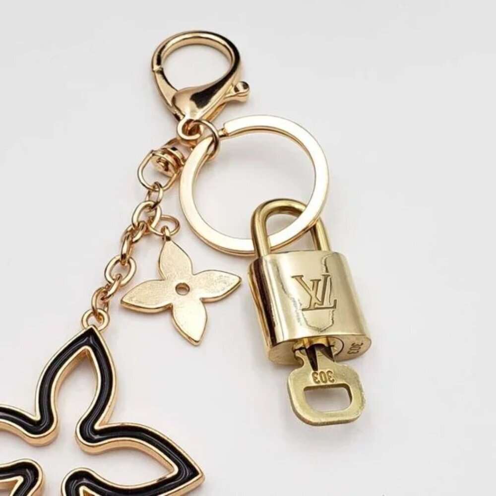 Louis Vuitton Gold Padlock 🔒 Key Set Authentic LV w/ Unbranded Clover Keychain - Picture 6 of 9
